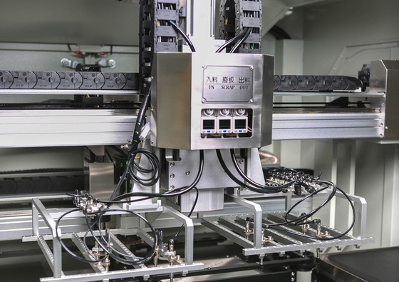 位置の直線システムGAM330が付いているGenitecの紡錘PCBの分離器PCBのカッター機械